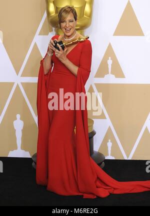 Allison Janney pose dans la salle de presse de la 90th Annual Academy awards, oscars, au Dolby Theatre de Los Angeles, USA, le 04 mars 2018. Photo : Hubert Boesl | conditions dans le monde entier Banque D'Images