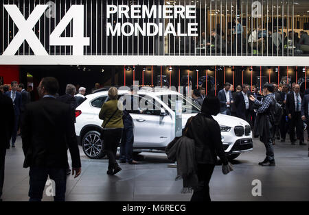Genève, Suisse. Mar 6, 2018. Une BMW X1 est visible sur la première journée de la presse du 88e Salon International de l'Automobile à Genève, Suisse, le 6 mars 2018. Le salon de l'automobile, qui attire plus de 180 exposants du monde entier, est ouvert au public du 8 au 18 mars 2018. Credit : Xu Jinquan/Xinhua/Alamy Live News Banque D'Images