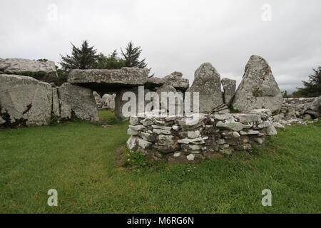 Menhirs et demeure de Creevykeel court cairn Comté de Sligo Banque D'Images