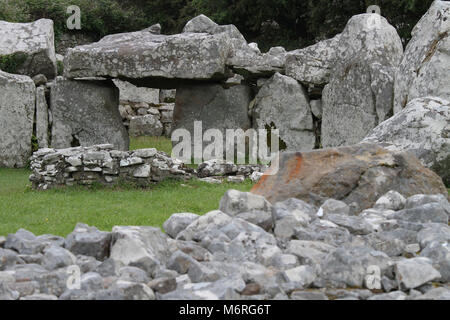 Creevykeel court tomb - un site mégalithique d'Irlande. Banque D'Images