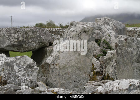 Creevykeel tombe ancienne ; cour ; cairn ; Irlande ; Banque D'Images