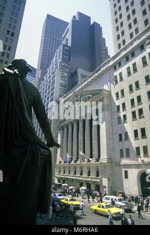 Historique STATUE 1987 WASHINGTON WALL STREET STOCK EXCHANGE BUILDING MANHATTAN NEW YORK USA Banque D'Images