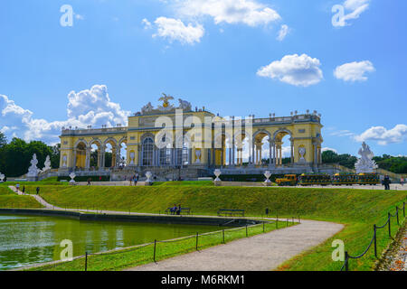 Vienne,AUTRICHE - 4 septembre 2017 ; une structure connue dans la chapelle du château de Schönbrunn Palace comprenant de longues rangées d'arches portique avec Banque D'Images