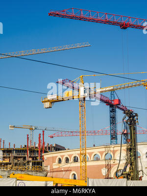 Biélorussie, Minsk - 2 février 2017 Stade de Football : 'Dynamo' lors de la reconstruction. Le processus d'assemblage des éléments du cadre d'un nouveau shell ro Banque D'Images