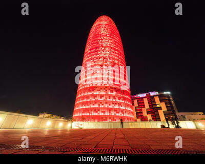 Barcelone, Espagne - le 10 novembre 2016. La Torre Agbar building at night. Banque D'Images