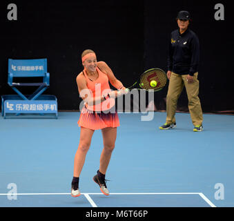 La Lettonie est Jelena Ostapenko Timea Bacsinszky partenaires vs vous Xiaodi et Zhu Lin au tournoi de tennis Open de Chine à Beijing, octobre 2016 Banque D'Images