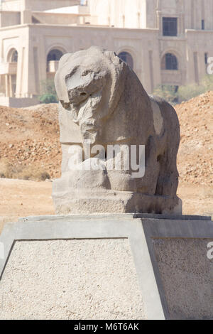 Photo de la statue du lion de Babylone dans l'ancienne ville de Babylone, et le lion est fait de pierre dure. Banque D'Images