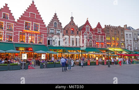 Brugge, Belgique - mai 2012. Historique de la ville médiévale de Bruges. Les rues et le centre historique de Bruges. les canaux et les bâtiments. Destination touristique populaire de Bruges en Belgique. Banque D'Images