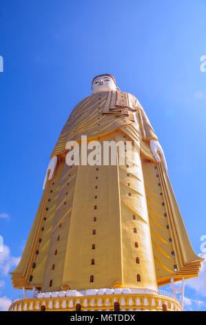 , Monywa Myanmar - le 19 novembre 2014. Le Leykya Sakkyar article Bouddha à la Pagode Maha Bodhi Ta Htaung, près de Monywa, Myanmar, est le deuxième plus haut Banque D'Images