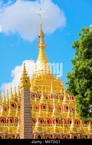 , Monywa Myanmar - le 19 novembre 2014. Forêt de stupas à Pagode Thanboddhay Banque D'Images