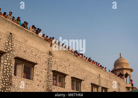 Des gens qui célèbrent des vacances à Nandgaon, en Inde. Hali est un festival hindou annuel célébré en Inde du Nord. Banque D'Images