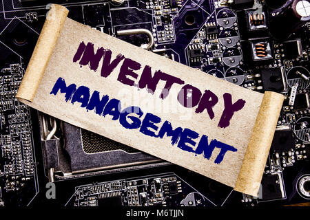 Texte écrit à la main l'inspiration légende montrant la gestion des stocks. Concept d'affaires pour l'approvisionnement écrit sur collant, conseil principal de l'ordinateur backgroun Banque D'Images