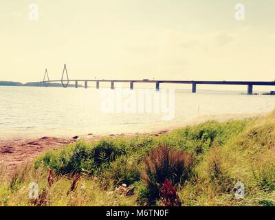 Les îles Féroé (pont danois : Farobroerne). Les deux ponts routiers se connecter les îles de Falster et Nouvelle-zélande au Danemark, photo prise à partir de l'île de Faro. Banque D'Images