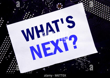 Texte manuscrit montrant ce qu'est la question suivante. Concept d'affaires pour le prochain plan futur progrès Vision Orientation Objectif écrit sur collant, principal de l'ordinateur b Banque D'Images