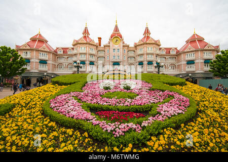 L'hôtel à Disneyland Eurodisney à Paris est un luxueux hôtel cinq étoiles, et l'entrée principale du Parc Disneyland. Banque D'Images
