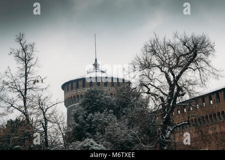 Le château des Sforza, Italien : Castello Sforzesco de Milan, dans le nord est Banque D'Images