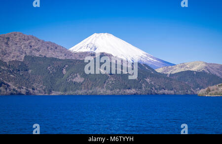 Vue du mont Fuji depuis le lac Ashi, Japon Banque D'Images