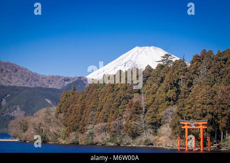 Vue du mont Fuji depuis le lac Ashi, Japon Banque D'Images