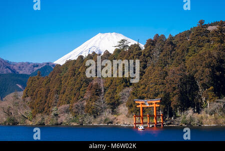 Vue du mont Fuji depuis le lac Ashi, Japon Banque D'Images