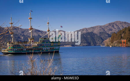 Balade en bateau sur le lac Ashi avec vue sur le Mt Fuji, Hakone, Japon Banque D'Images