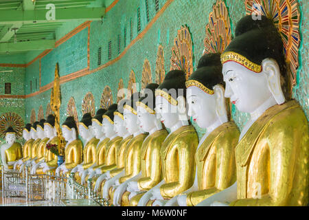 Les statues de Bouddha à Umin Thounzeh sur la colline de Sagaing, près de Mandalay, Myanmar (Birmanie), l'Asie en février Banque D'Images