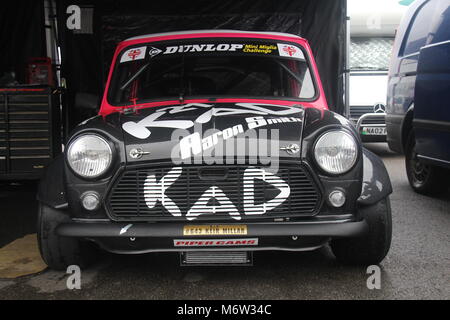 Mini Miglia course automobile sur le circuit de Rockingham Motor Speedway Mai 2015 Banque D'Images