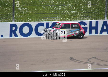 Mini Miglia course automobile sur le circuit de Rockingham Motor Speedway Mai 2015 Banque D'Images