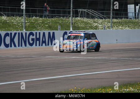 Mini 7 Racing au circuit de Rockingham Motor Speedway Mai 2015 Banque D'Images