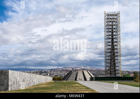 Vue sur le mémorial du génocide arménien de Tsitsernakaberd à Erevan, Arménie,complexe Banque D'Images