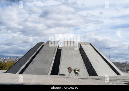 Vue sur le mémorial du génocide arménien de Tsitsernakaberd à Erevan, Arménie,complexe Banque D'Images