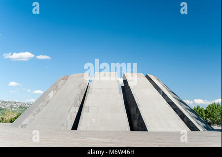Vue sur le mémorial du génocide arménien de Tsitsernakaberd à Erevan, Arménie,complexe Banque D'Images