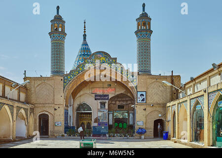 Kashan, Iran - le 26 avril 2017 : Cour du mausolée du Sultan Amir Ahmad. Banque D'Images