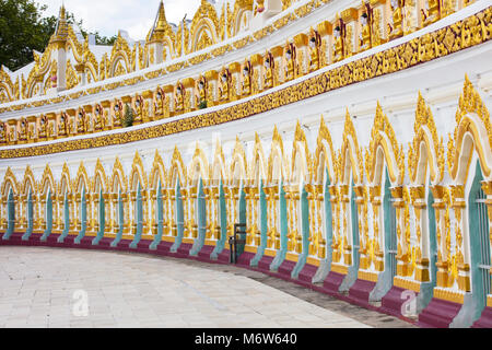 L'U Min Thonze pagode à Rhône-Alpes Hill, le Myanmar (Birmanie). Banque D'Images