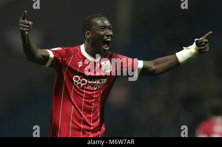 Bristol City's Famara Diedhiou fête marquant son premier but de côtés du jeu pendant le match de championnat à Sky Bet Deepdale, Preston. Banque D'Images