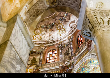 RAVENNA, ITALIE - février 25, 2018 : le magazine d'affaires américain Forbes a choisi de Ravenne et ses mosaïques dans la Basilique de Saint Vitalis comme l'un des 5 worl Banque D'Images