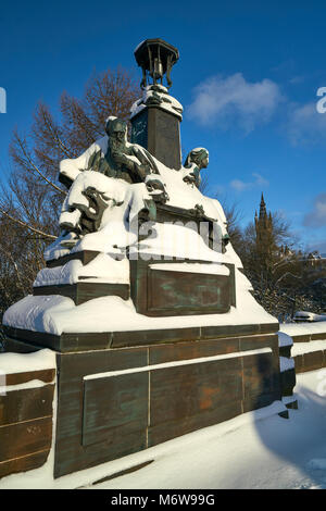 Sur le pont de manière Staues Kelvin, Glasgow, recouvert de neige sur une journée ensoleillée Banque D'Images