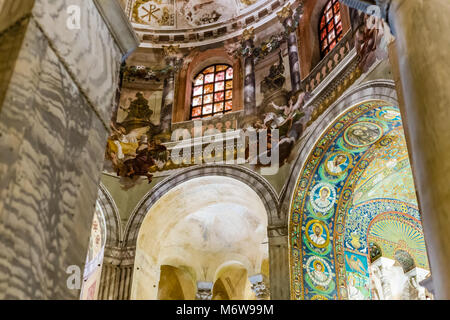 RAVENNA, ITALIE - février 25, 2018 : le magazine d'affaires américain Forbes a choisi de Ravenne et ses mosaïques dans la Basilique de Saint Vitalis comme l'un des 5 worl Banque D'Images