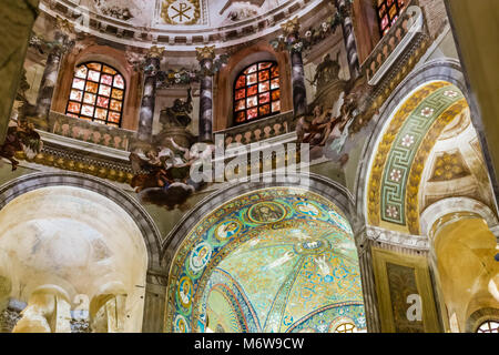 RAVENNA, ITALIE - février 25, 2018 : le magazine d'affaires américain Forbes a choisi de Ravenne et ses mosaïques dans la Basilique de Saint Vitalis comme l'un des 5 worl Banque D'Images