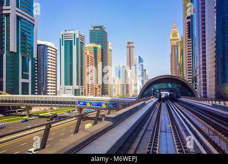 Centre financier et metro railway dans le Luxe Dubai, Emirats Arabes Unis Banque D'Images