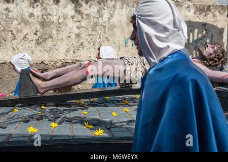 PROCIDA, ITALIE - 29 mars 2013 - Le Vendredi Saint la procession de Procida est la plus célèbre, la célébration de Pâques à Berne : 'misteri' représentant des scènes de la Bible sont transportées à travers les rues Banque D'Images