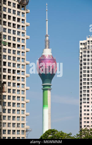 Vue verticale de la tour de Lotus à Colombo, Sri Lanka. Banque D'Images