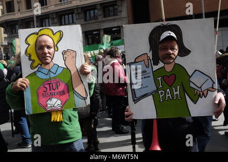 Madrid, Espagne. 3e Mar, 2018. Vu les manifestants affichant des pancartes pendant la manifestation.Des centaines de personnes sont descendues dans la rue de Madrid à la demande pour un logement accessible et équitable pour tous et stopper la spéculation des banques et de l'immobilier et d'un droit inaliénable de chaque citoyen. Crédit : Mario Roldan 2 .jpg Images/SOPA/ZUMA/Alamy Fil Live News Banque D'Images