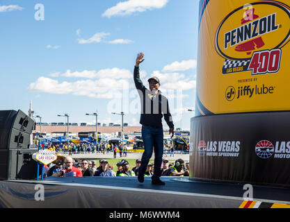 Las Vegas, NV, USA. 08Th Mar, 2018. A. Trois fois champion du monde de la NHRA Top Fuel, Antron Brown a été honoré à titre de pilote de l'auto pour la Nascar série Pennzoil 400 Monster Energy à Las Vegas Motor Speedway Las Vegas, NV. James Thurman/CSM/Alamy Live News Banque D'Images