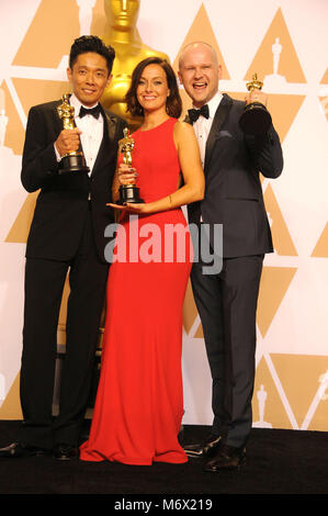 Los Angeles, Californie, USA. 4e Mar, 2018. 4 mars 2018 - Los Angeles, Californie USA - KAZUHIRO TSUJI, LUCY SIBBICK, DAVID MALINOWSKI, lors de la 90e Academy Awards- Salle de presse tenue au Hollywood & Highland Center, Hollywood, Los Angeles. Crédit : Paul Fenton/ZUMA/Alamy Fil Live News Banque D'Images