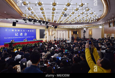 Beijing, Chine. 7 mars, 2018. Une conférence de presse sur la 'bataille' de ciblée de la pauvreté a lieu pendant la première session de la 13e Congrès National du Peuple à Beijing, capitale de Chine, le 7 mars 2018. Crédit : Li Xin/Xinhua/Alamy Live News Banque D'Images