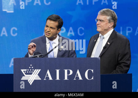 Washington, DC, USA. Mar 6, 2018. CARLOS CURBELO, représentant des États-Unis (R) pour le 26e district de la Floride, et JOHN CULBERSON, représentant des États-Unis (R) pour le 7e district du Texas, parlant à l'AIPAC (American Israël Public Affairs Committee) Conférence politique à la Walter E. Washington Convention Center à Washington, DC, le 6 mars 2018 Crédit : Michael Brochstein/ZUMA/Alamy Fil Live News Banque D'Images