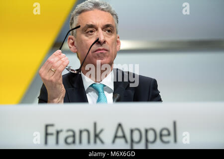 07 mars 2018, Allemagne, Bonn : Frank Appel, le président du conseil de la "Deutsche Post DHL Group', l'allemand et le service postal international courier service company, prend la parole lors du bilan annuel de l'entreprise conférence de presse. La société cotée sur le marché boursier allemand annonce ses résultats d'affaires 2017 et perspectives pour 2018. Photo : Federico Gambarini/dpa Banque D'Images