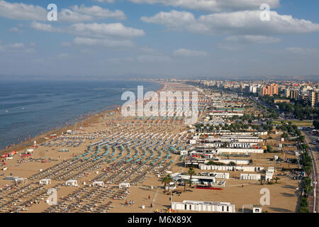 Beach Rimini Italie Vue aérienne de la saison d'été Banque D'Images