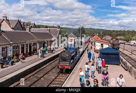Caledonian Railway 0-6-0 C.R. N° 828 arrive à la gare pendant la vapeur à Boat of Garten juste Juillet 2010 Highland Speyside Ecosse UK Banque D'Images
