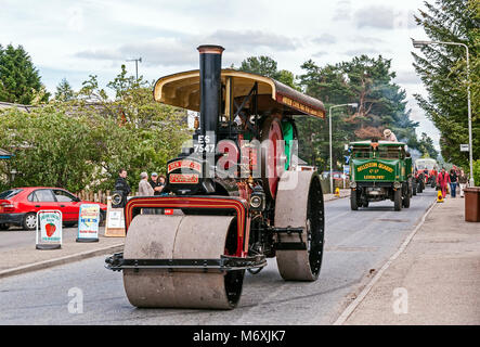 Moteur de traction à vapeur Fowler & Sentinel en procession à la vapeur Boat of Garten juste Juillet 2010 à Boat of Garten Highland Speyside Ecosse UK Banque D'Images